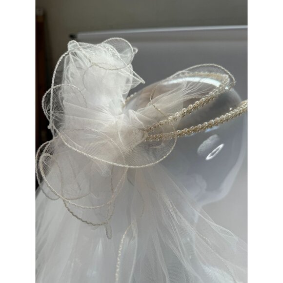Vintage Lace Bridal Veil With Wired Hem & Pearl Headband main image 9